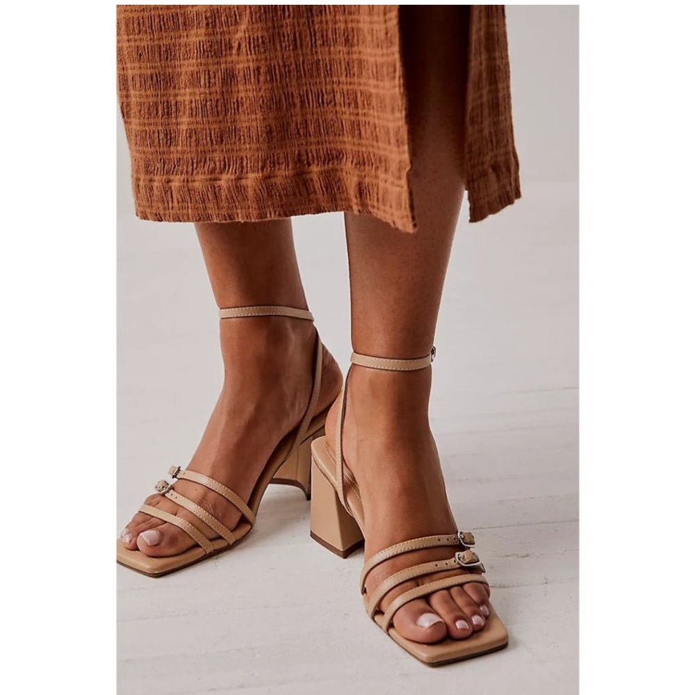 Fp Niki strappy heels NWOB
